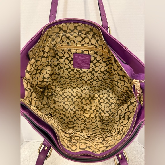 💜 Vintage Coach Purple Leather East/West Buckle Tote – Gold Hardware - Picture 9 of 11